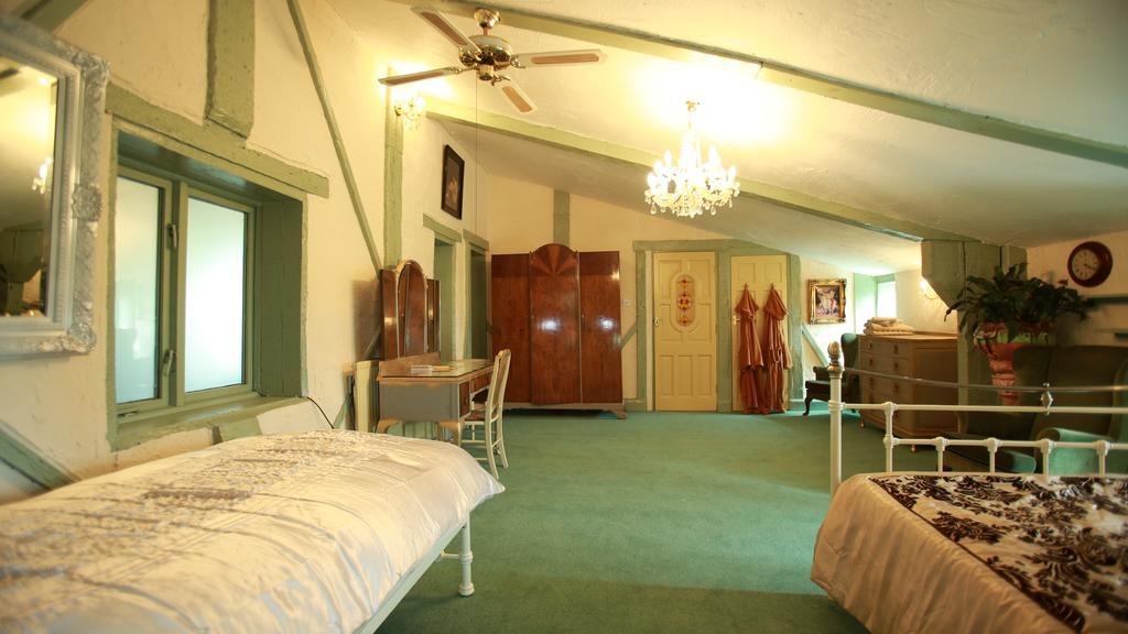 The Edge Accommodation Χάντερσφιλντ Δωμάτιο φωτογραφία