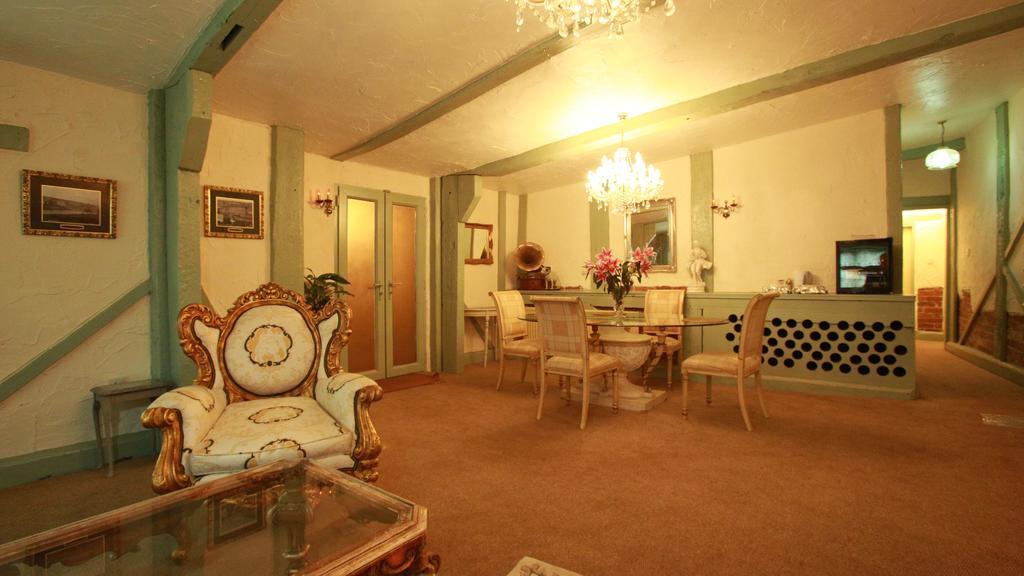 The Edge Accommodation Χάντερσφιλντ Εξωτερικό φωτογραφία